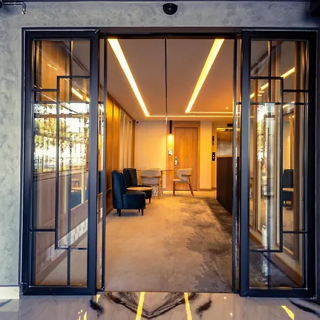 Premier Lounge מלון 5*