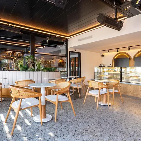 Premier Lounge מלון 5*
