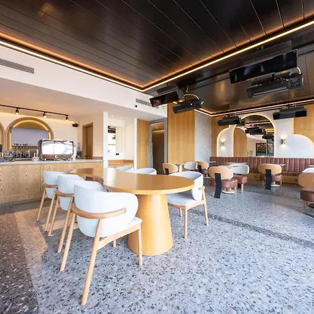 Premier Lounge מלון 5*